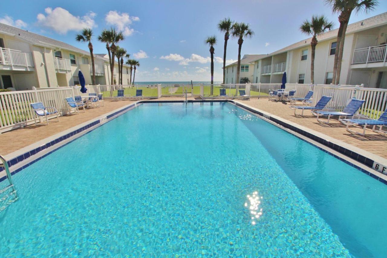 Colony Club 225 *